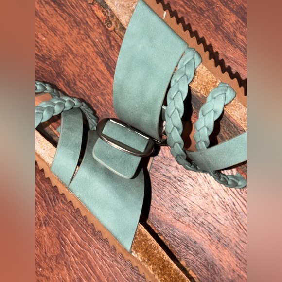 Sandals - Picture 2 of 10